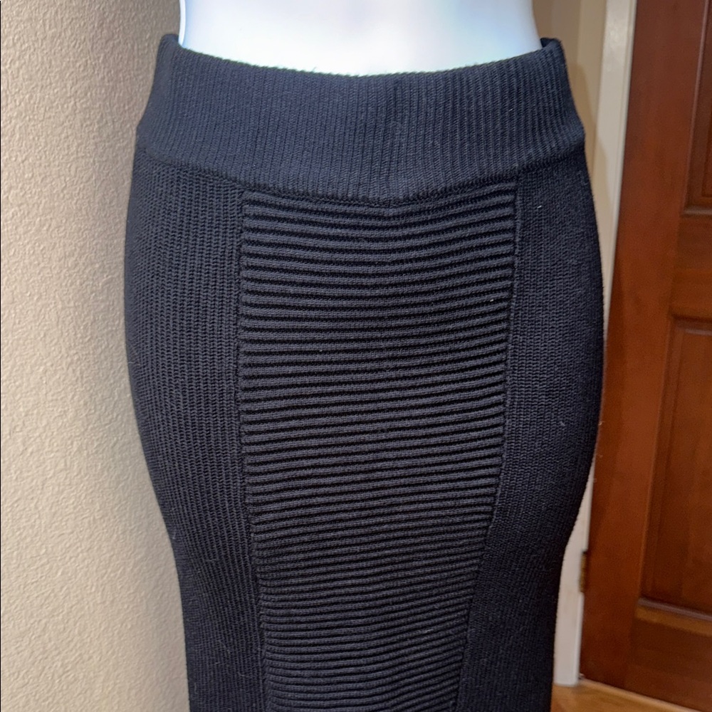 Zara Black Ribbed Tight Fitted Knit Pull On Maxi Pencil Skirt Women’s size Large - Picture 2 of 3